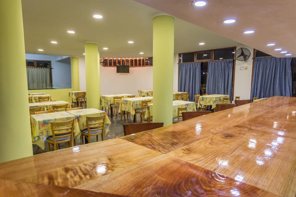 Restaurant/places to eat, Lounge or bar
