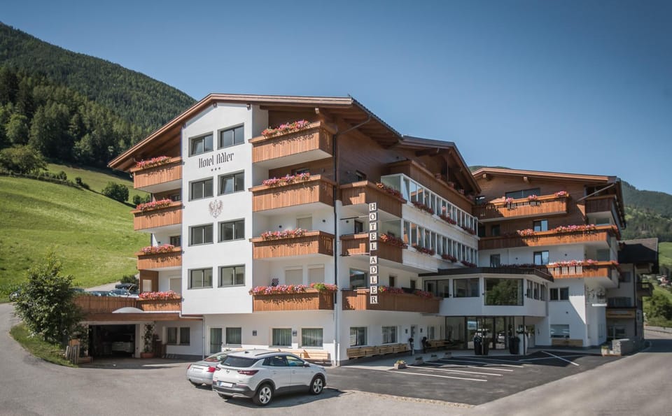 Property building, Facade/entrance, On site
