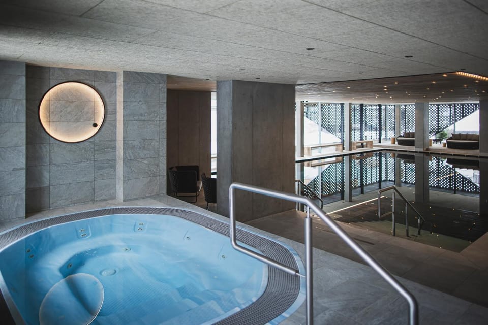 Hot Tub, Swimming pool