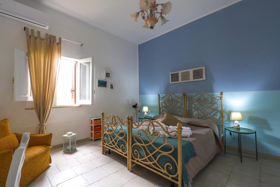 Photo of the whole room, Decorative detail, Bedroom, air conditioner