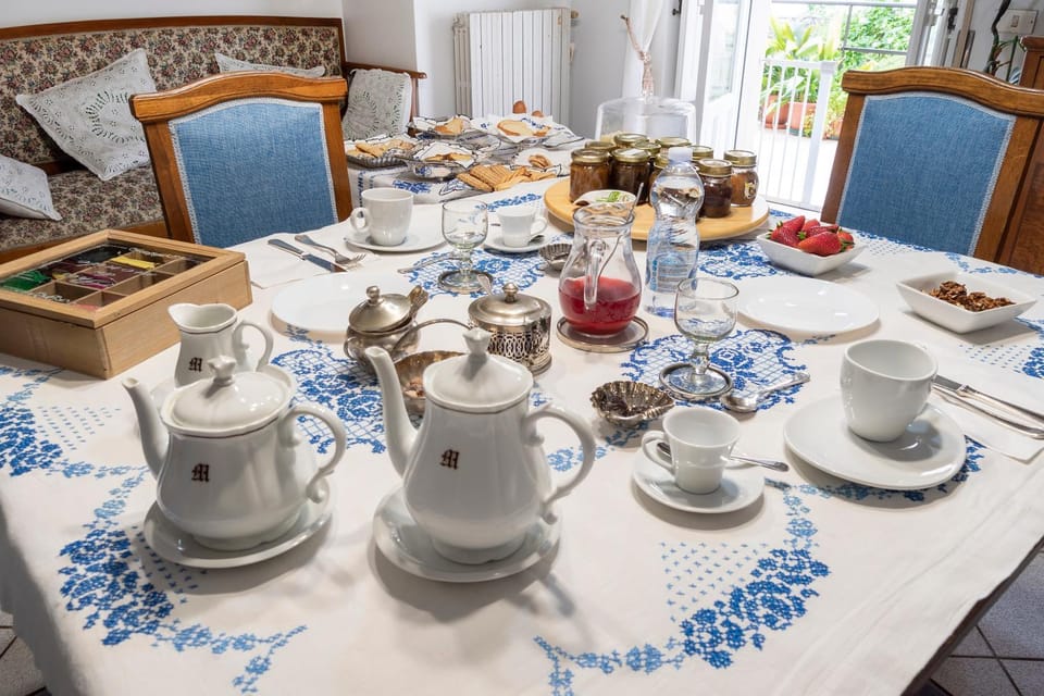 Coffee/tea facilities, Breakfast, Continental breakfast, Buffet breakfast, Drinks