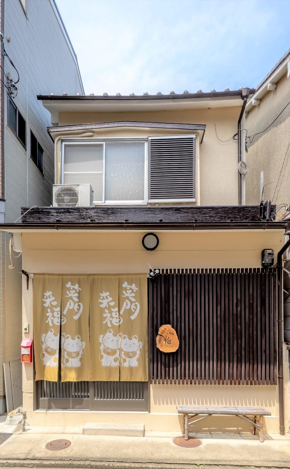 Facade/entrance
