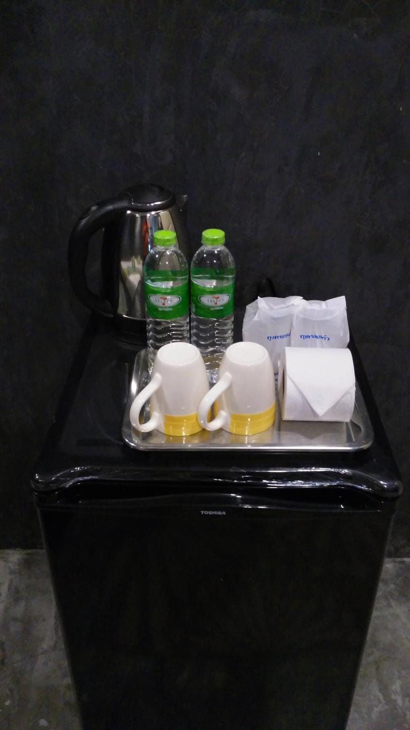 Day, Coffee/tea facilities, Kitchen or kitchenette, Food and drinks, Food and drinks, Other, Photo of the whole room, Decorative detail, On site