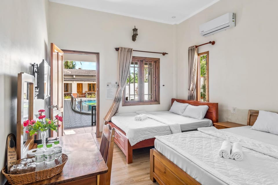 Bed, TV and multimedia, Photo of the whole room, Bedroom, towels, air conditioner