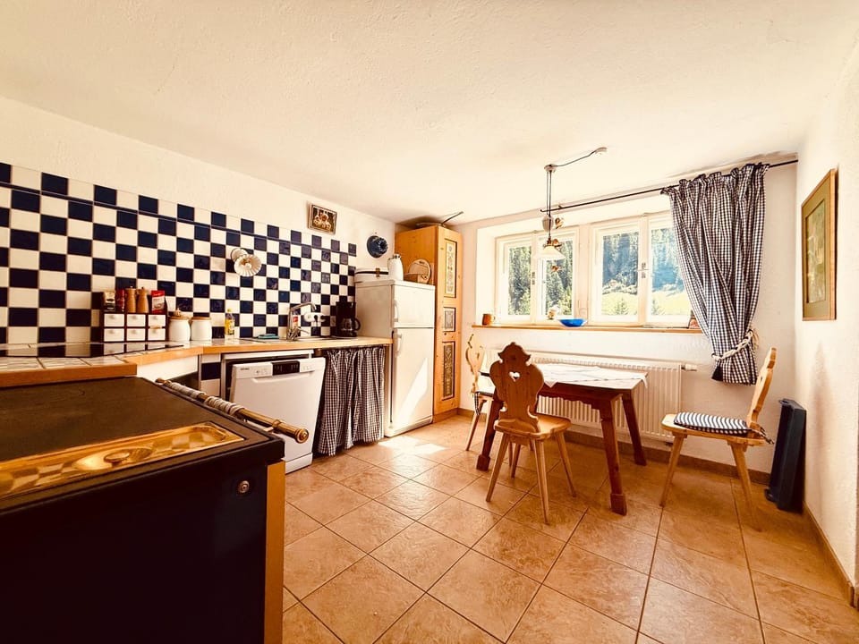 Kitchen or kitchenette, kitchen, kitchen