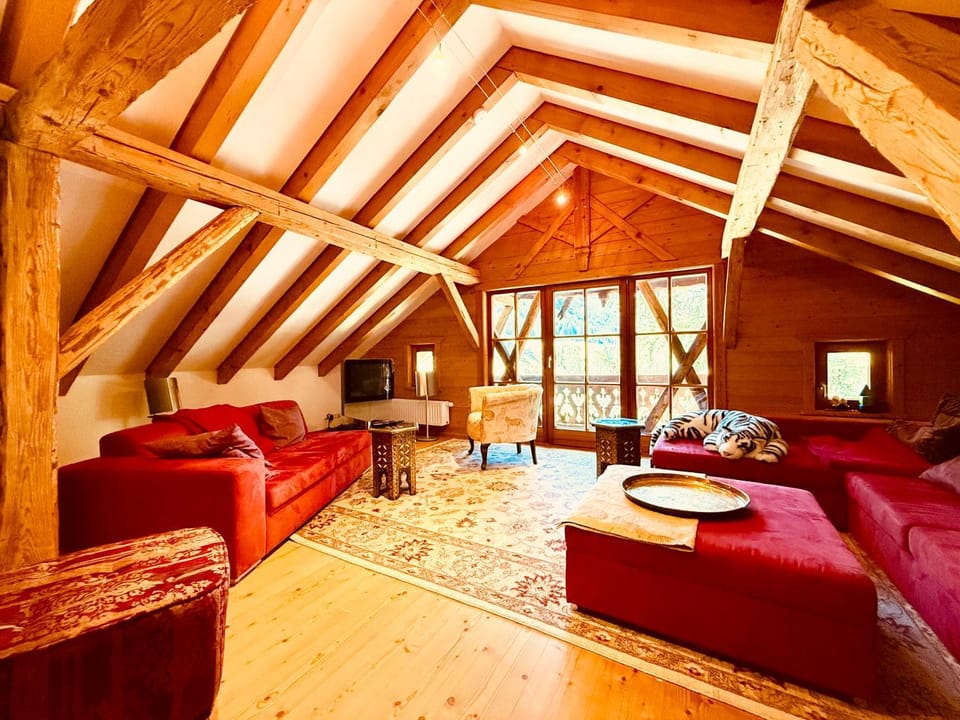 Living room, Seating area