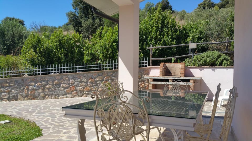 Shower, Patio, Patio, BBQ facilities, BBQ facilities, Garden, Garden, Balcony/Terrace, Balcony/Terrace, Seating area