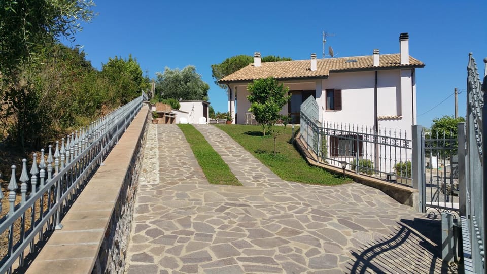 Patio, Facade/entrance, BBQ facilities, Garden, Balcony/Terrace, Garden view, Street view