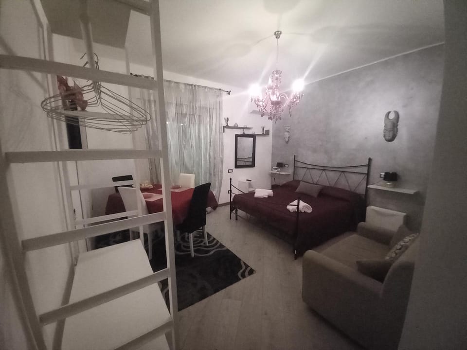 Bed, Photo of the whole room, Seating area, Bedroom