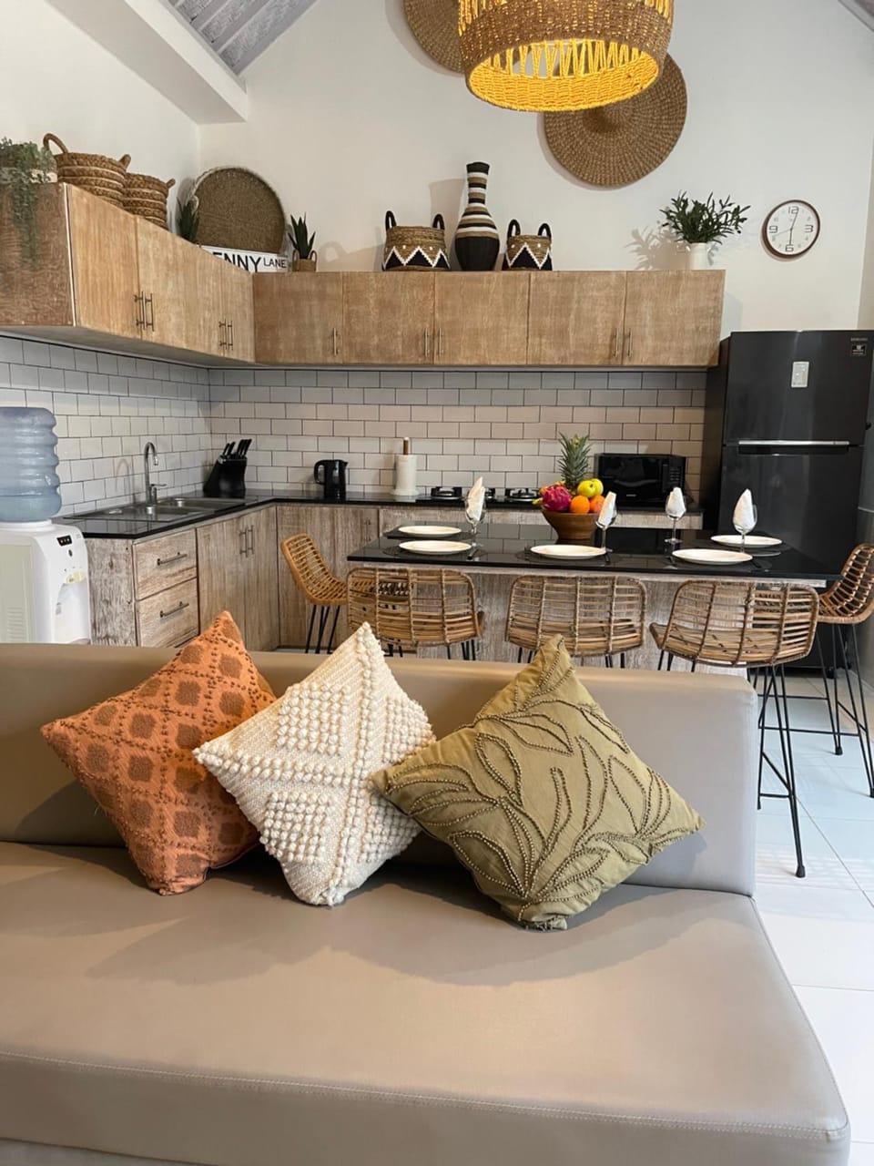 Coffee/tea facilities, Kitchen or kitchenette, Dining area, stove, toaster