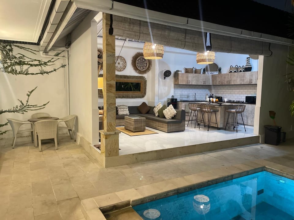 Swimming pool, Breakfast
