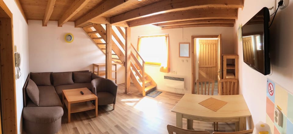 TV and multimedia, Coffee/tea facilities, Living room, Seating area