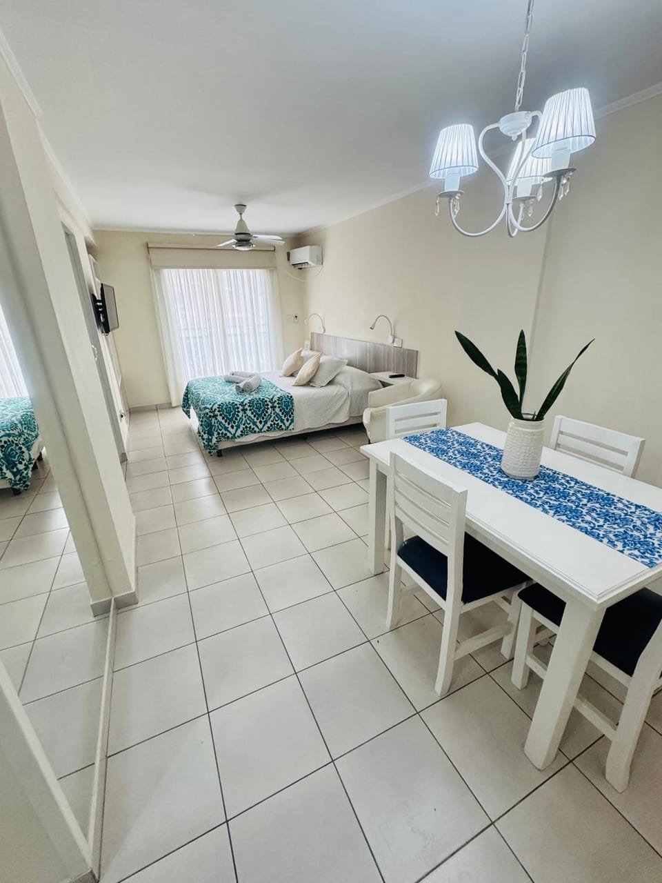 Bed, Dining area