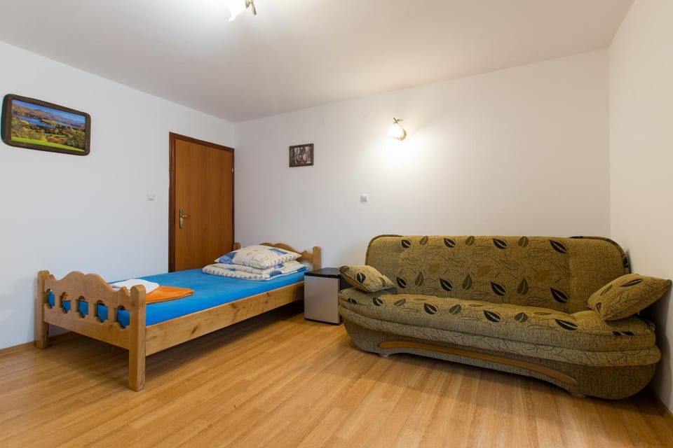 Dworek Julia Komfortowe Pokoje z Klimatyzacją nad Soliną Vacation rental in Poland