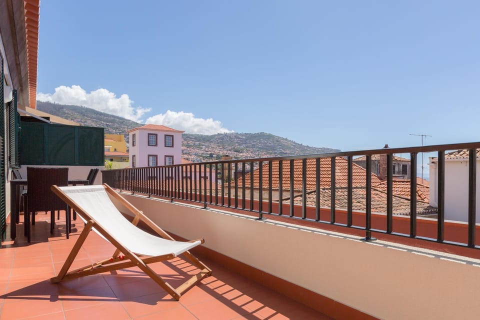 Balcony/Terrace, Landmark view, Mountain view, Sea view, Street view