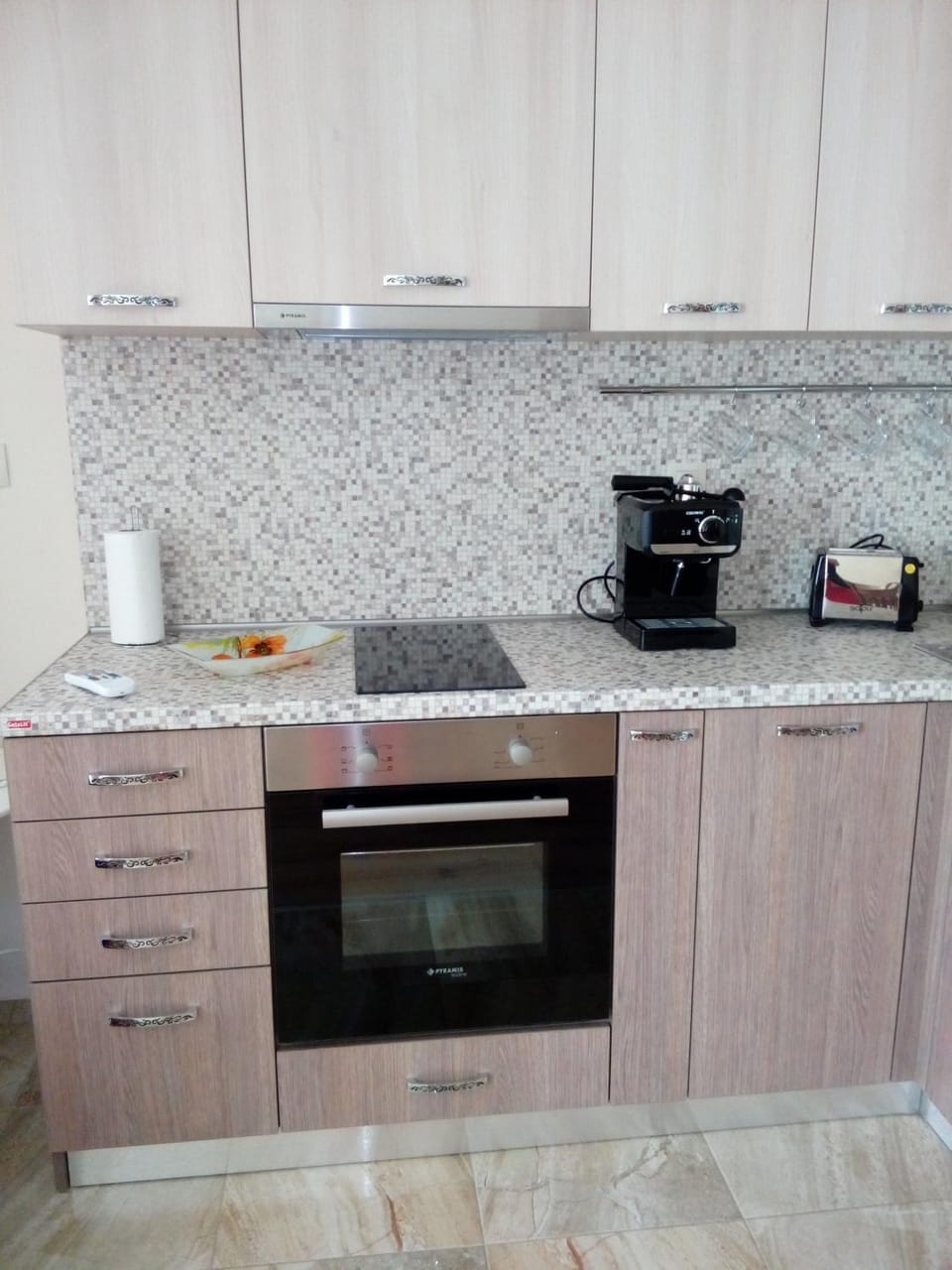 Property building, Coffee/tea facilities, Kitchen or kitchenette, Street view