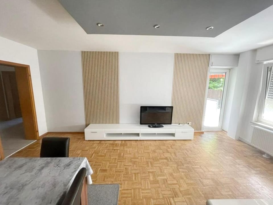 TV and multimedia, Living room, Seating area, Evening entertainment