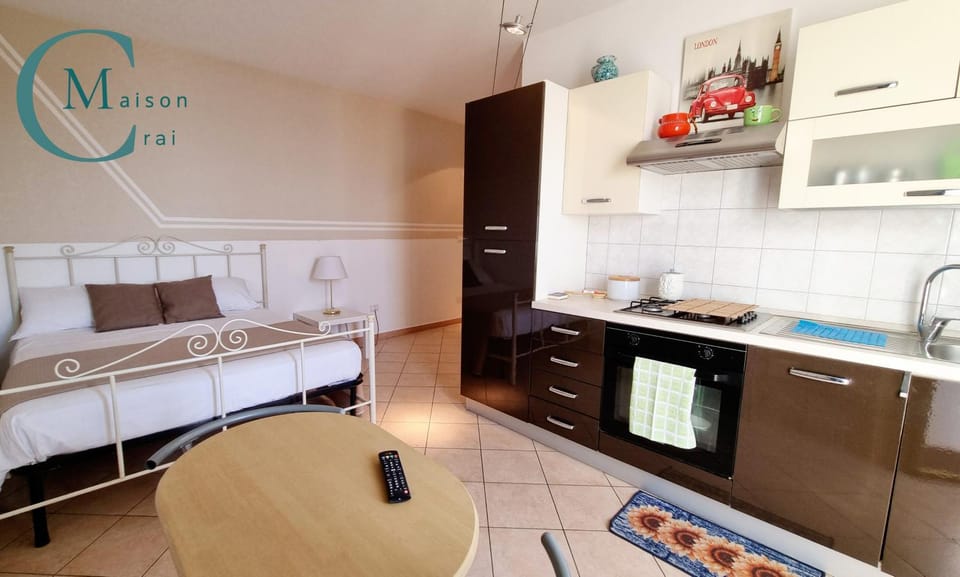 Bed, Kitchen or kitchenette, Photo of the whole room, Dining area, Bedroom, oven, pet friendly, stove