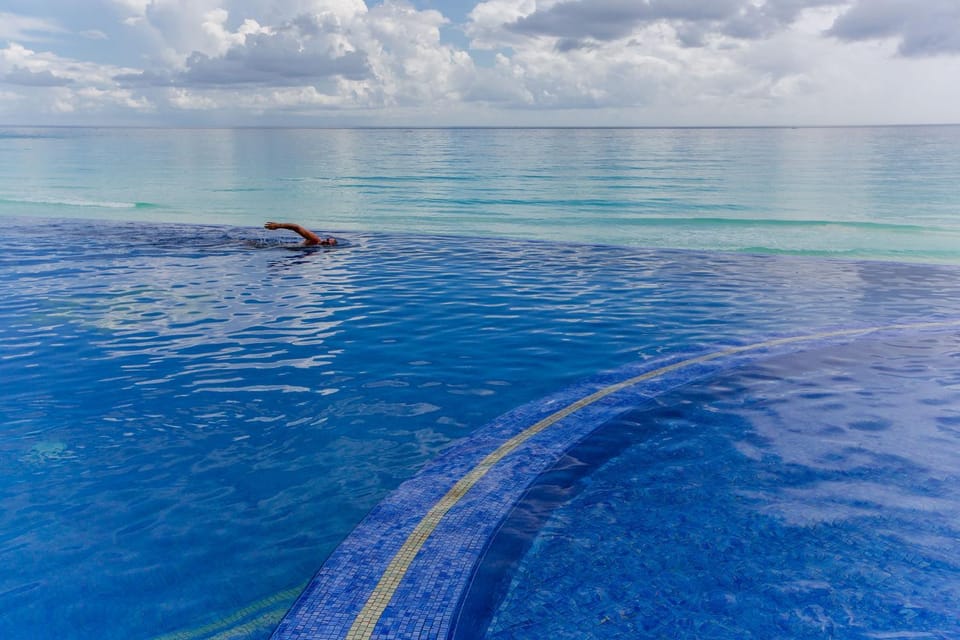 Pool view, Sea view