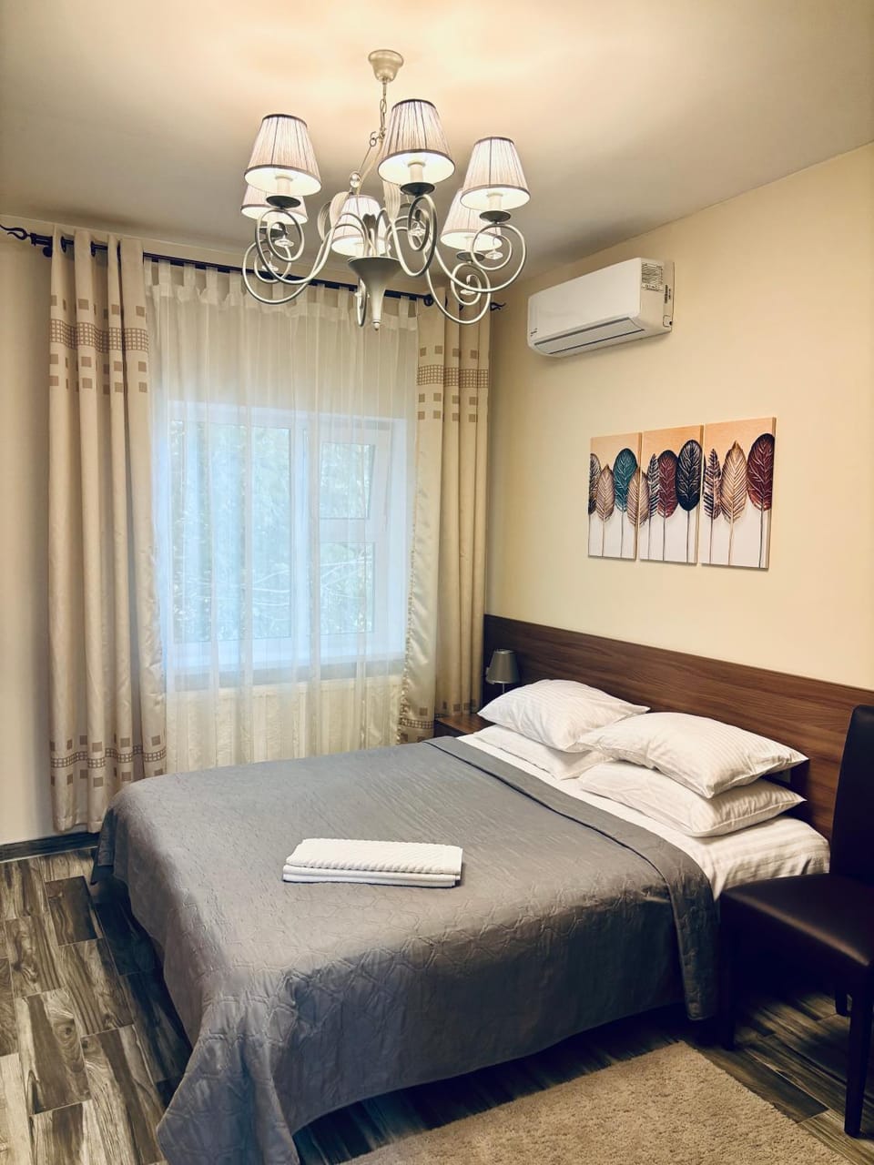 Bed, towels, air conditioner