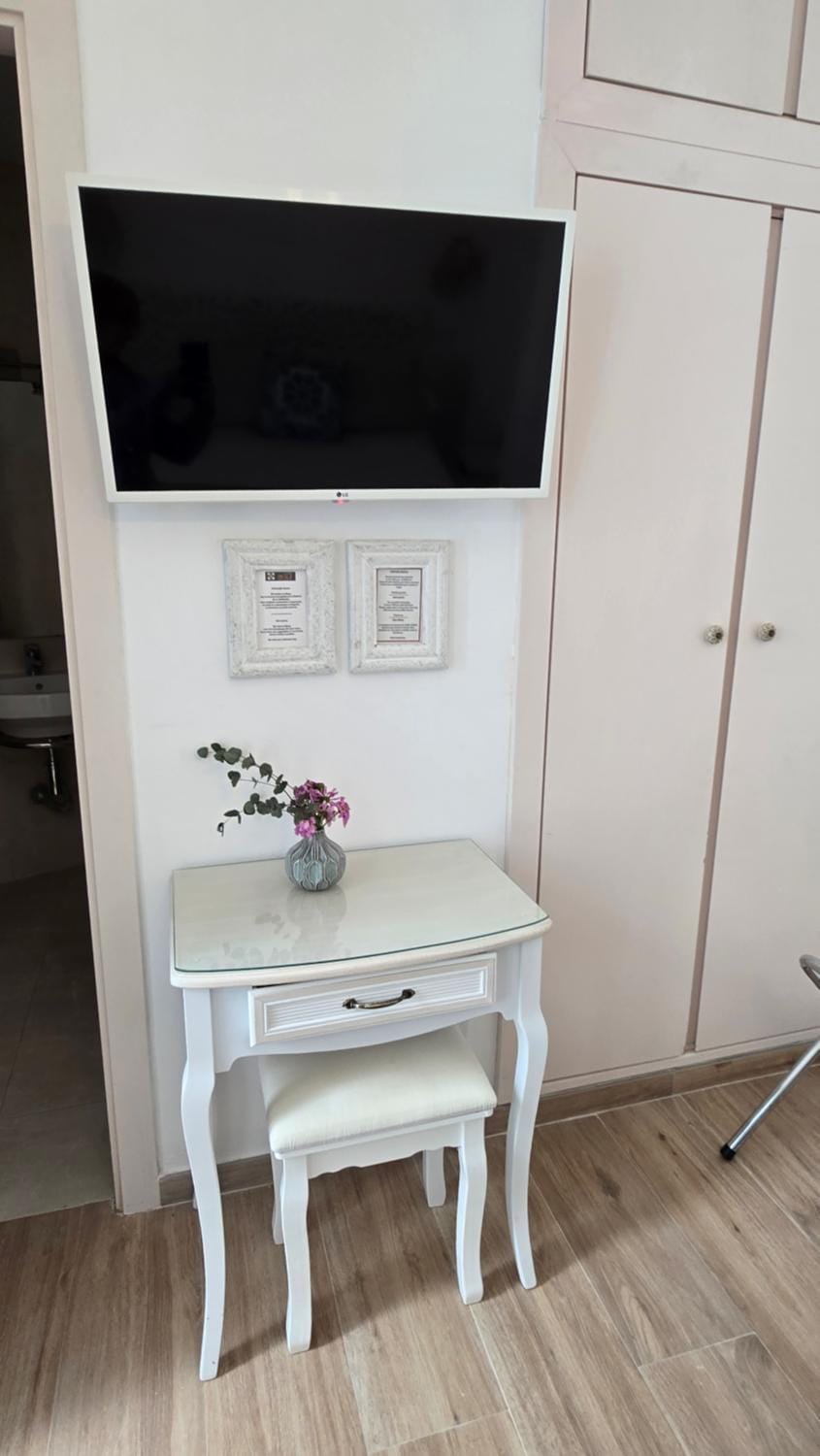 TV and multimedia, wardrobe