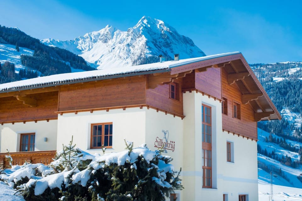 Facade/entrance, Winter, Mountain view