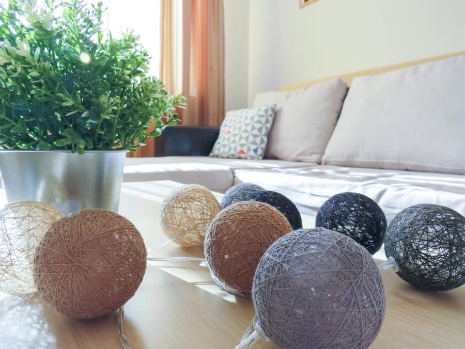 Living room, Decorative detail, Seating area
