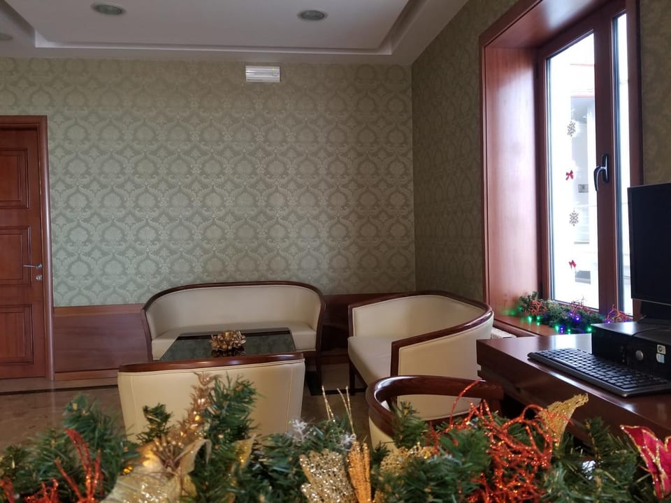 Communal lounge/ TV room