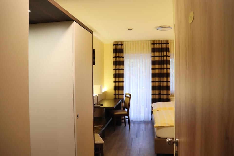 Photo of the whole room, Seating area, Bedroom