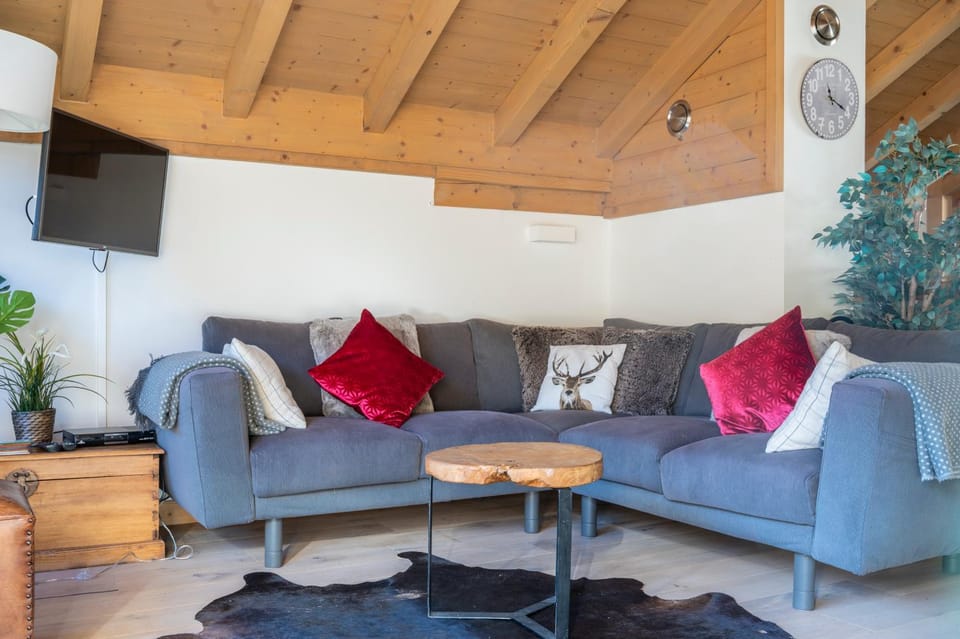 TV and multimedia, Seating area