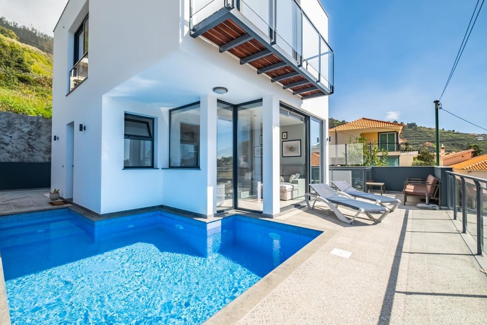 Property building, Swimming pool, Swimming pool