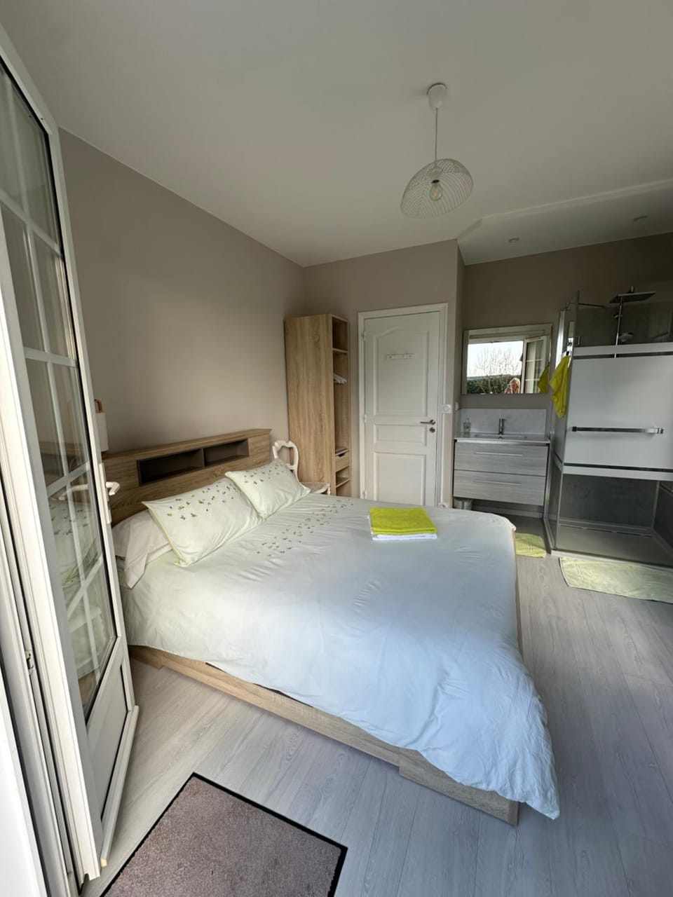 Photo of the whole room, wardrobe