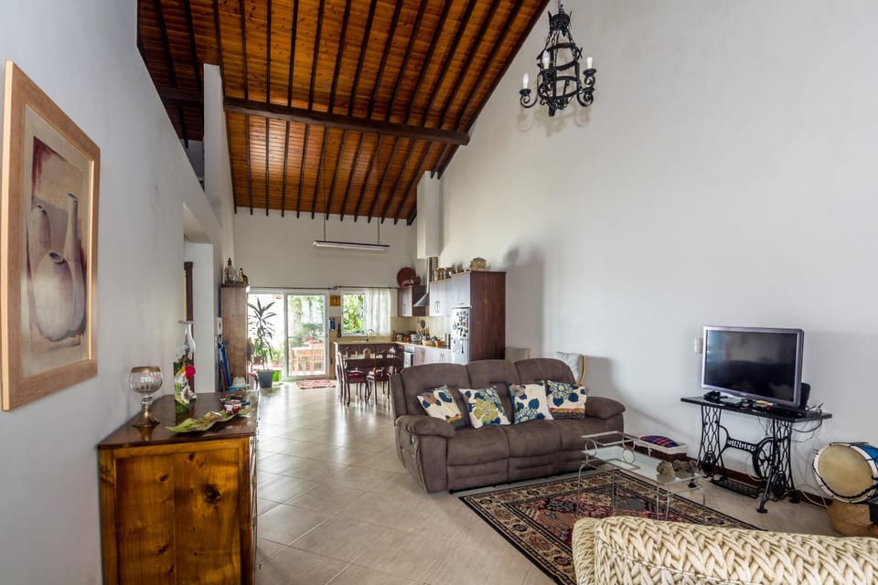 Communal lounge/ TV room, TV and multimedia, Living room, Seating area