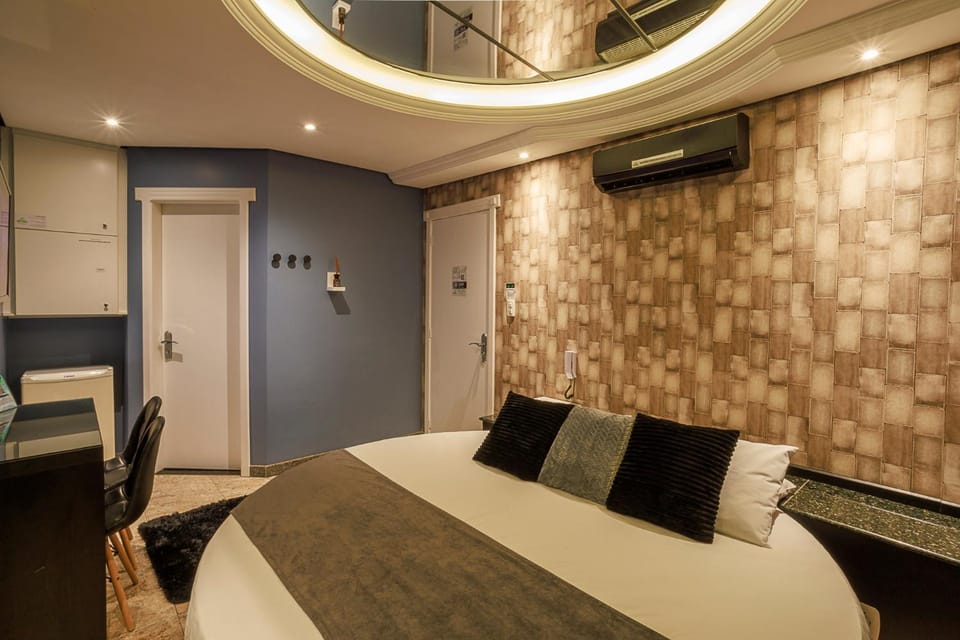 Bed, TV and multimedia, Photo of the whole room, Bedroom, air conditioner