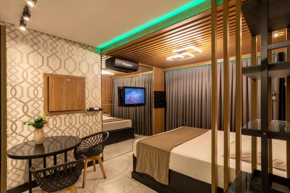 TV and multimedia, Photo of the whole room, Dining area, Bedroom, air conditioner