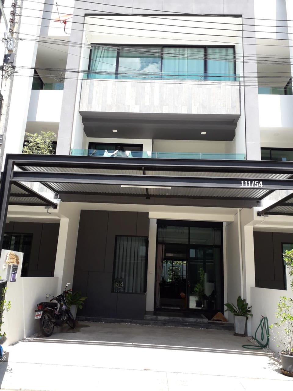 Property building, Facade/entrance