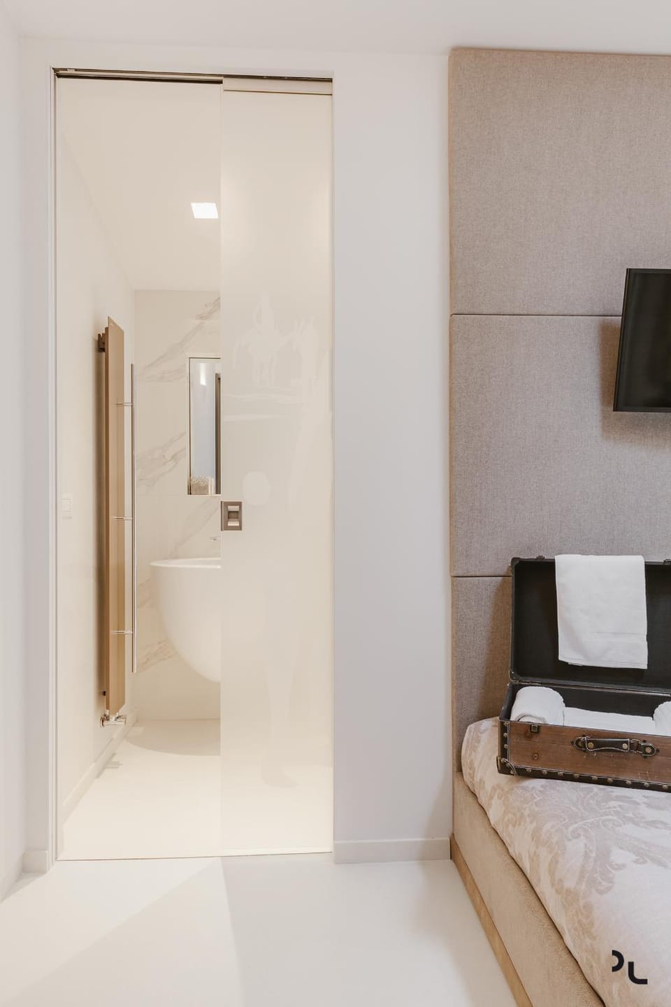 Bed, Bathroom
