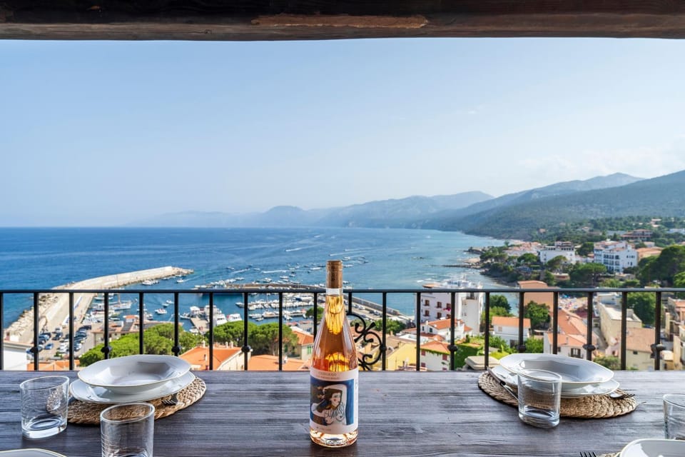 Patio, Nearby landmark, Day, Natural landscape, View (from property/room), Balcony/Terrace, Food and drinks, Dining area, Food, Mountain view, Sea view