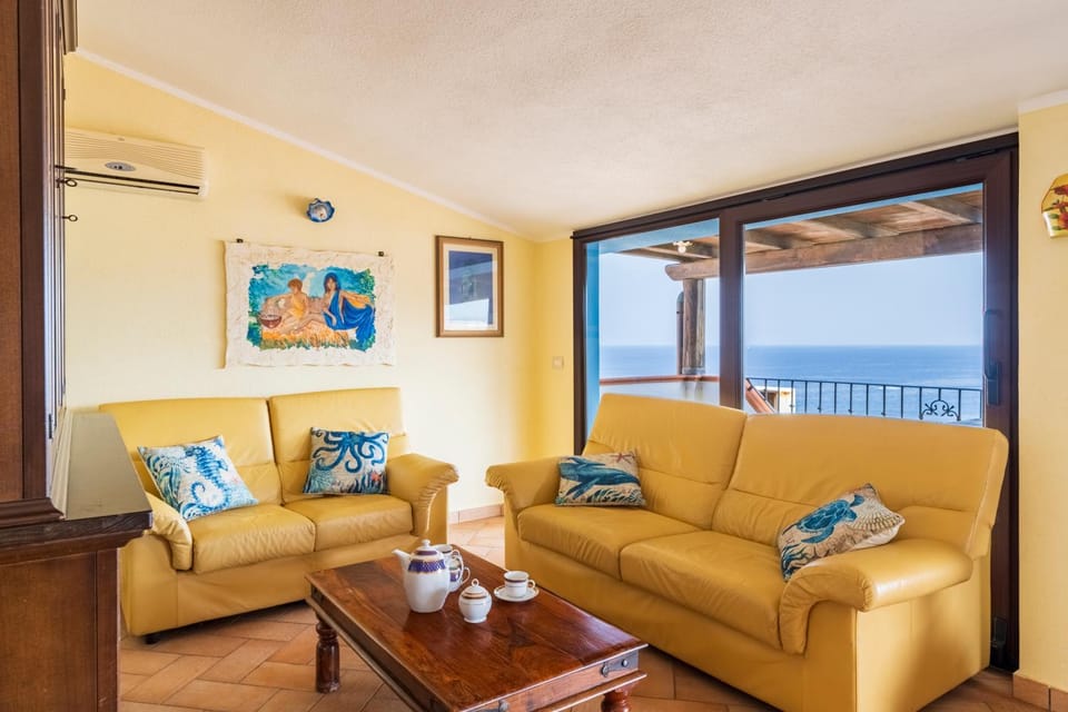 Natural landscape, View (from property/room), Balcony/Terrace, Living room, Seating area, Sea view