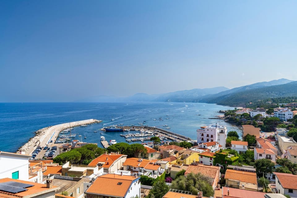 Nearby landmark, Day, Natural landscape, Bird's eye view, Beach, City view, Mountain view, Sea view, pet friendly