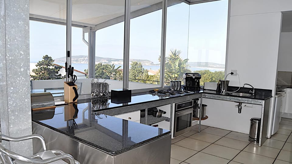 Kitchen or kitchenette, Sea view