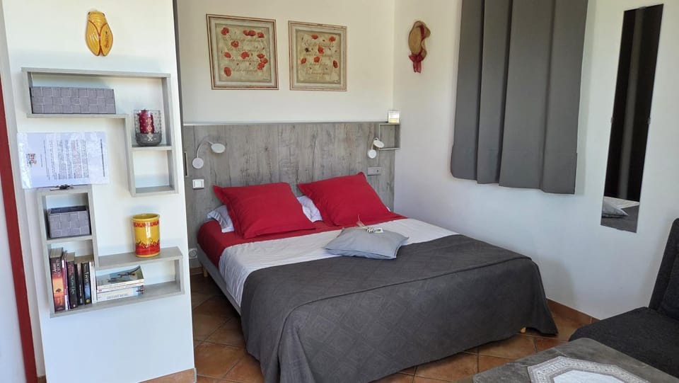 Bed, Photo of the whole room