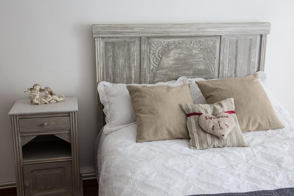 Bed, Bedroom, Quiet street view