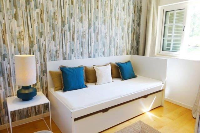 Bedroom, bunk bed