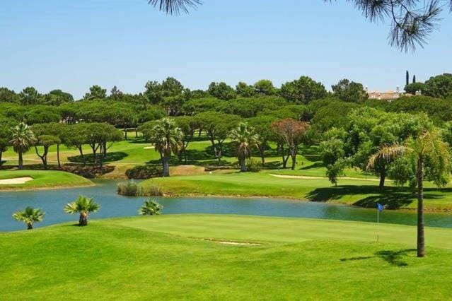 Golfcourse, Lake view