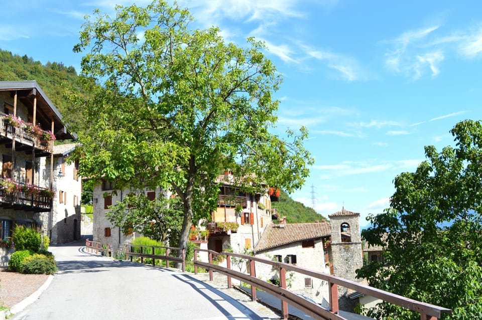 Nearby landmark, Landmark view