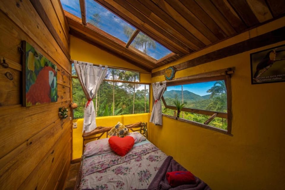 Bedroom, Mountain view