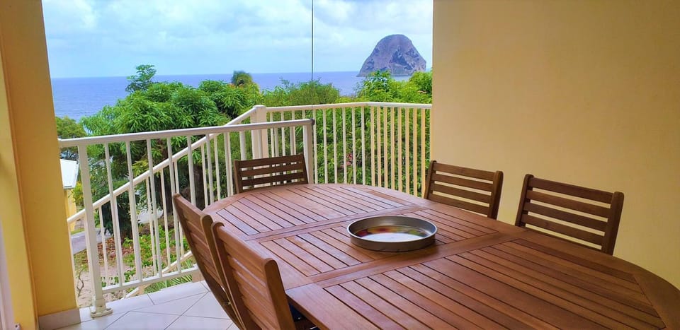 Day, Natural landscape, View (from property/room), Balcony/Terrace, Dining area, Landmark view, Sea view