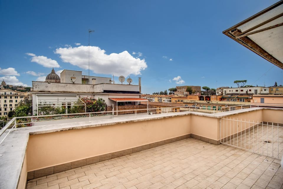 Balcony/Terrace, City view