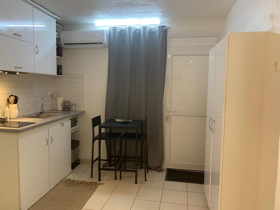 Staff, People, Kitchen or kitchenette, Dining area